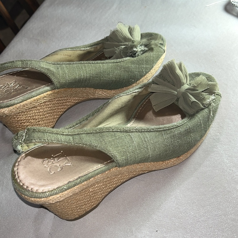 NY&C Canvas Slingback Wedges Size 8 lowest price - Picture 3 of 6
